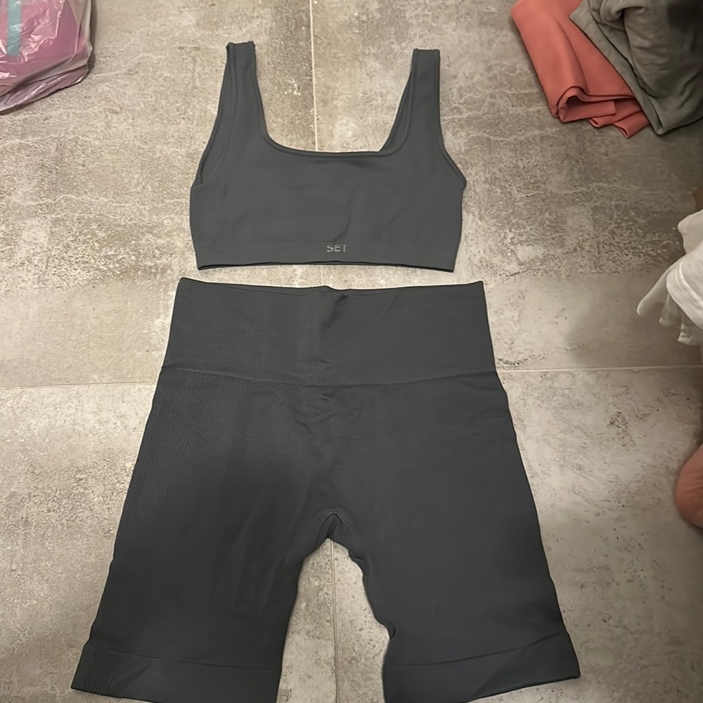 Set Active Gray Biker Shorts Set